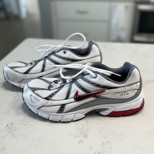 NWOT NIKE AIR MENS SIZE 11.  White, Grey, and Red
